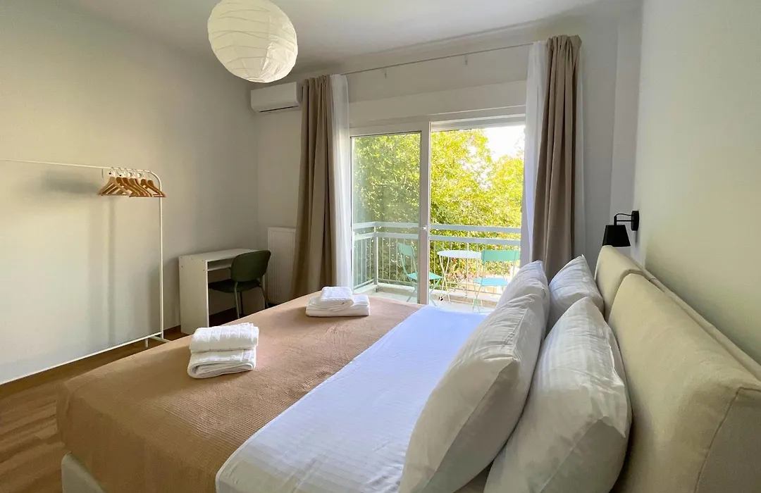 Quiet Central 2-Bedroom Flat 4' To Metro & Shops-1