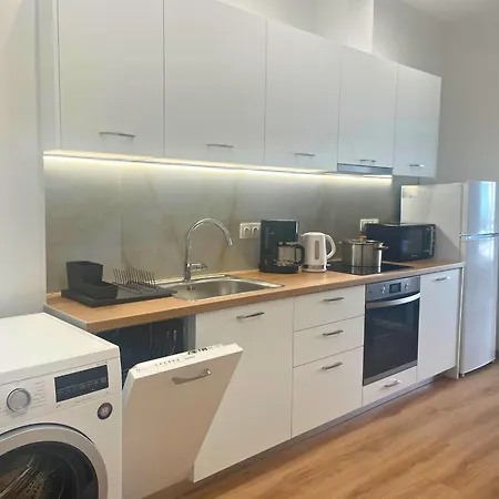 Quiet Central 2-Bedroom Flat 4' To Metro & Shops-2