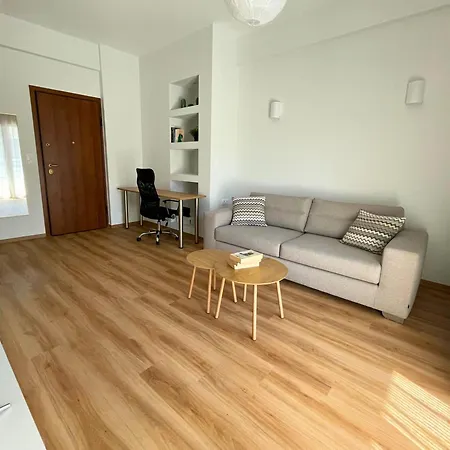 Quiet Central 2-Bedroom Flat 4' To Metro & Shops-3